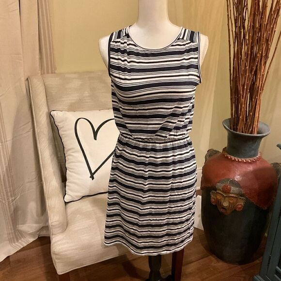 NWT Ann Taylor Loft Rayon Dress 🖤 - Picture 1 of 6